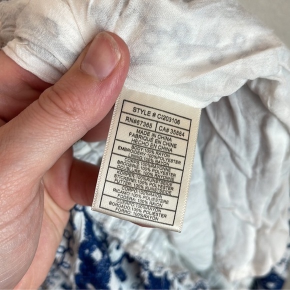 Cupcakes and Cashmere Amani Embroidered Romper Size Small - Picture 8 of 8